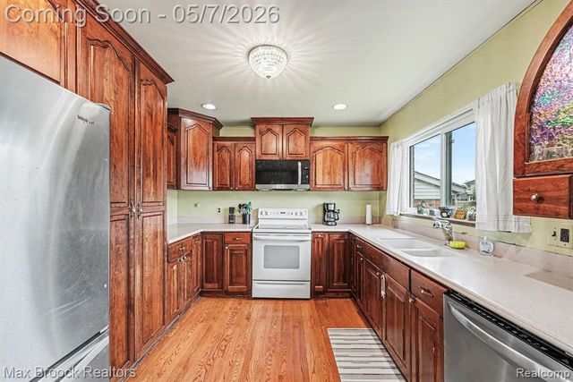 9642 Sharon Street, Taylor, MI 48180