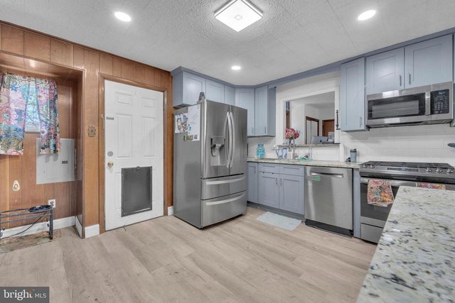 337 DREXEL AVE, Blackwood, NJ 08012