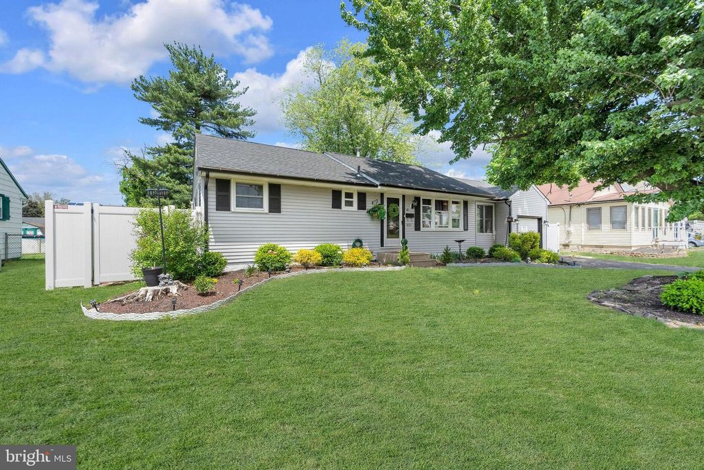 337 DREXEL AVE, Blackwood, NJ 08012