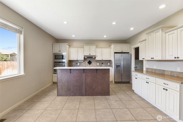 546 S Driftwood Lane, Moses Lake, WA 98837