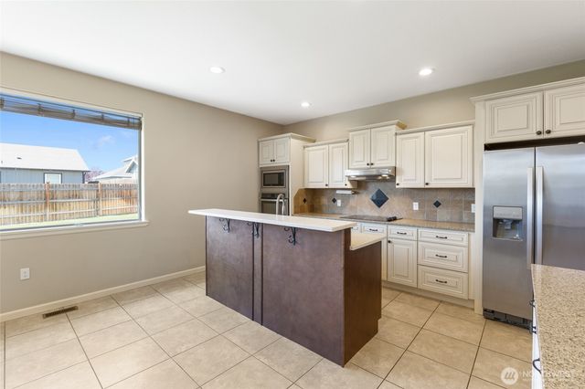 546 S Driftwood Lane, Moses Lake, WA 98837