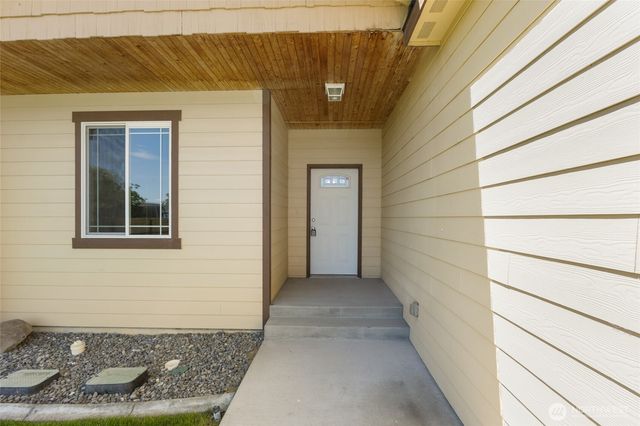 546 S Driftwood Lane, Moses Lake, WA 98837
