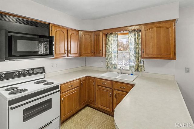 422 E Cherry Street, Columbia, IL 62236