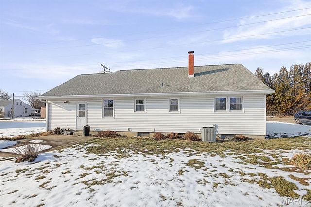 422 E Cherry Street, Columbia, IL 62236