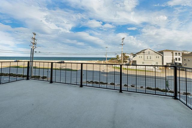 535 Ocean Blvd Unit 402, Hampton, NH 03842