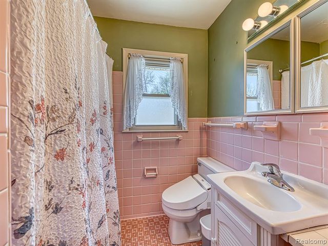 1335 Spencer Place, Adrian, MI 49221