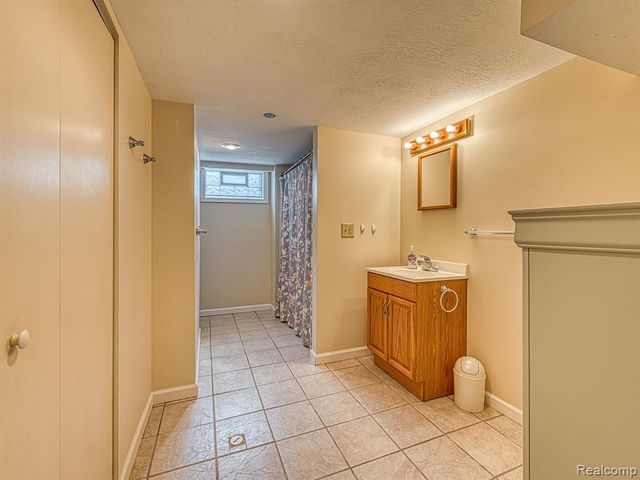 1335 Spencer Place, Adrian, MI 49221