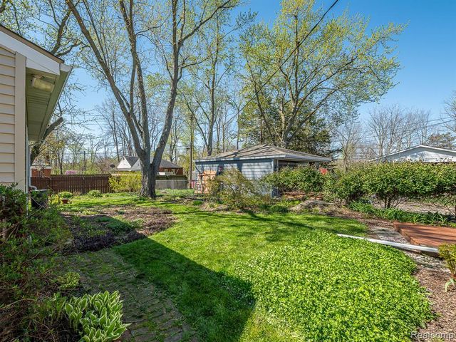 1335 Spencer Place, Adrian, MI 49221