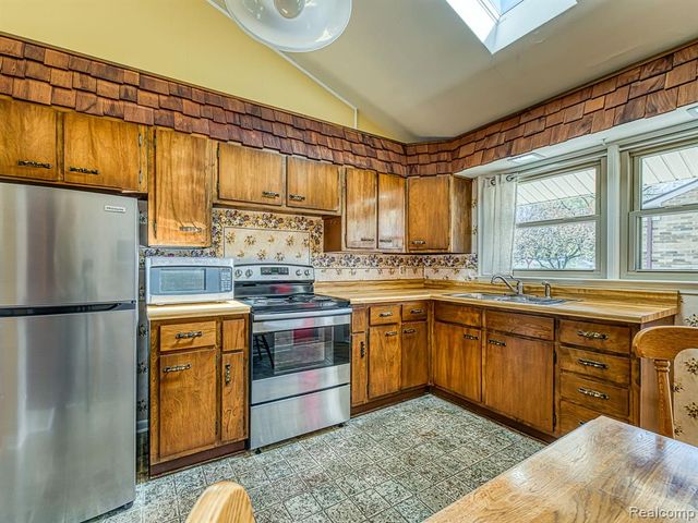 1335 Spencer Place, Adrian, MI 49221