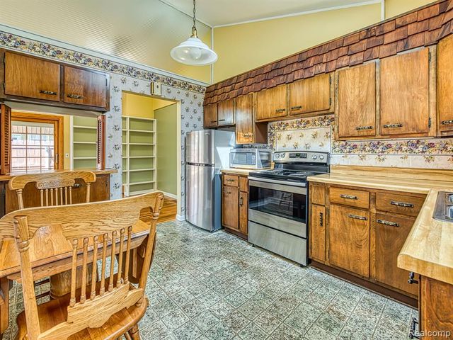 1335 Spencer Place, Adrian, MI 49221