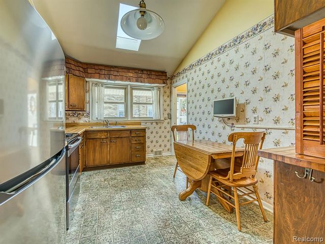 1335 Spencer Place, Adrian, MI 49221