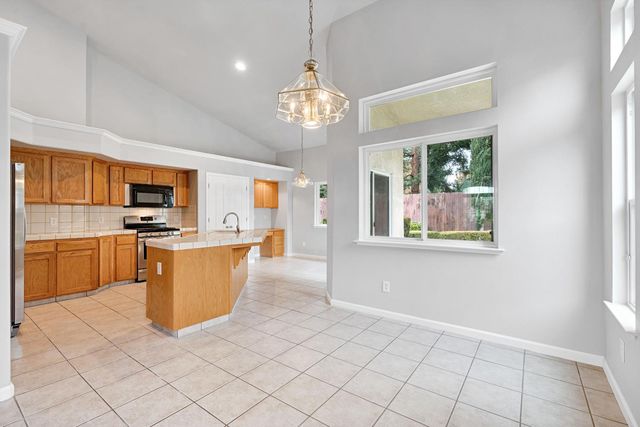 9629 N Paula Avenue, Fresno, CA 93720