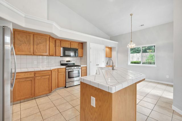 9629 N Paula Avenue, Fresno, CA 93720