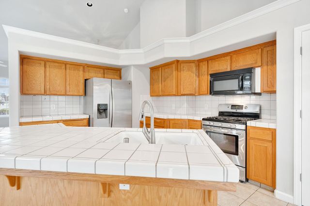 9629 N Paula Avenue, Fresno, CA 93720