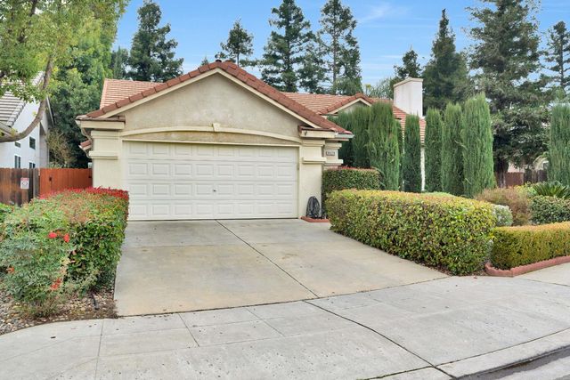 9629 N Paula Avenue, Fresno, CA 93720