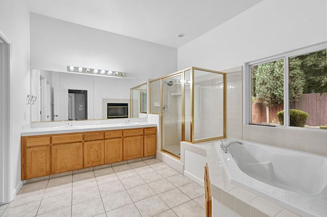 9629 N Paula Avenue, Fresno, CA 93720