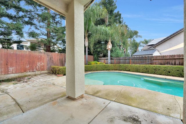 9629 N Paula Avenue, Fresno, CA 93720