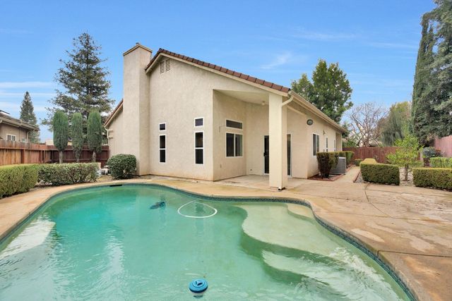 9629 N Paula Avenue, Fresno, CA 93720