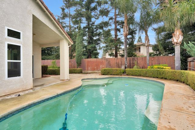 9629 N Paula Avenue, Fresno, CA 93720