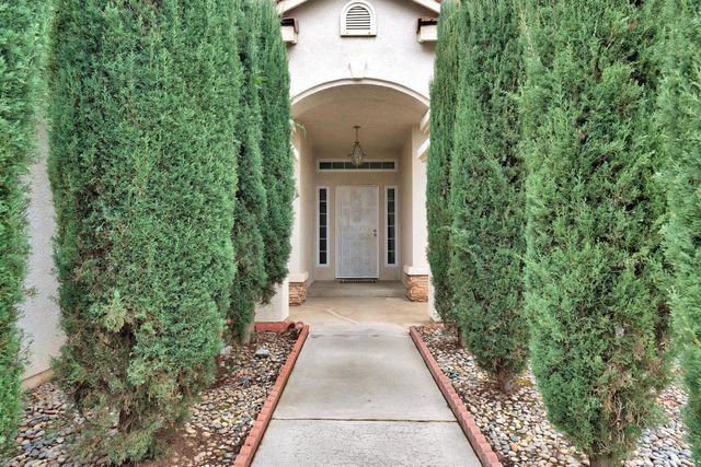 9629 N Paula Avenue, Fresno, CA 93720