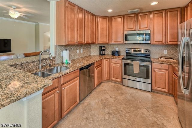 9512 Napoli LN 101, Naples, FL 34113
