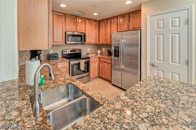 9512 Napoli LN 101, Naples, FL 34113