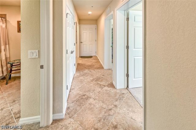 9512 Napoli LN 101, Naples, FL 34113