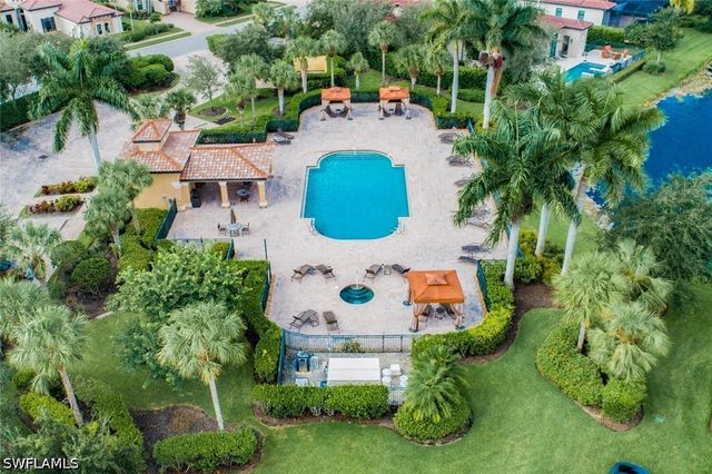 9512 Napoli LN 101, Naples, FL 34113