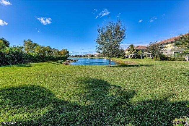 9512 Napoli LN 101, Naples, FL 34113