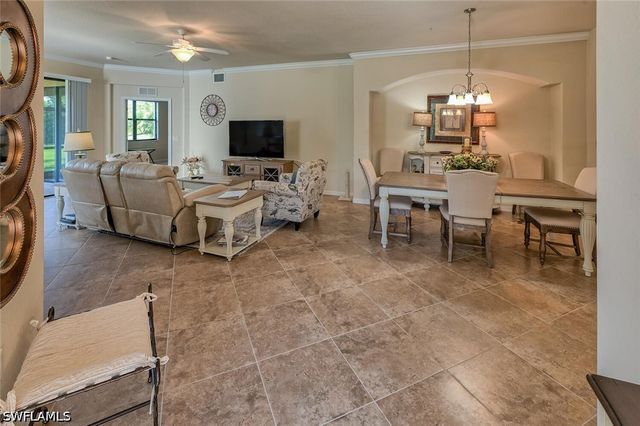 9512 Napoli LN 101, Naples, FL 34113