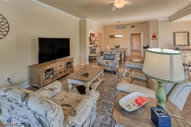 9512 Napoli LN 101, Naples, FL 34113