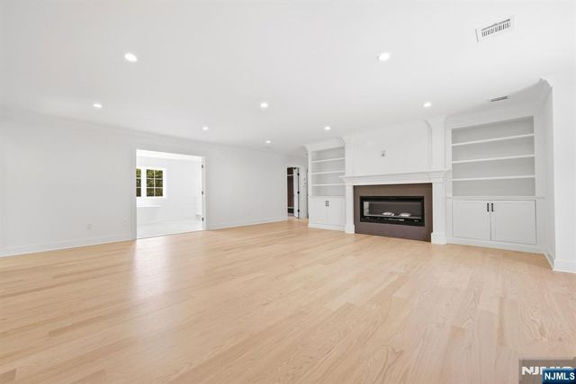 432 Glendale Road, Wyckoff, NJ 07481