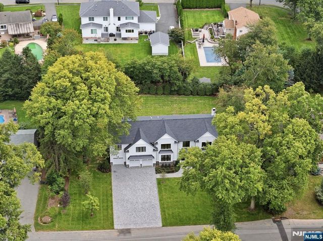 432 Glendale Road, Wyckoff, NJ 07481