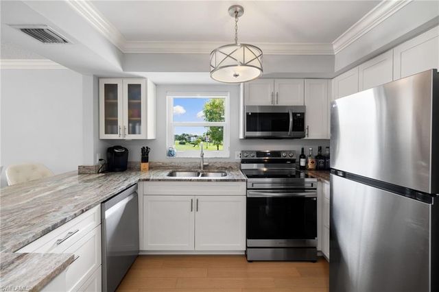 5 High Point CIR W # 307, Naples, FL 34103