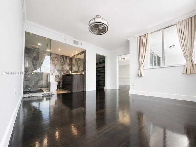 1700 NW N River Dr 805, Miami, FL 33125
