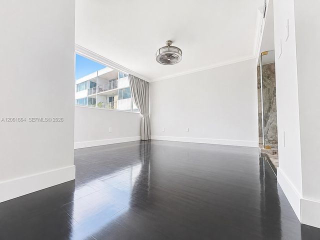 1700 NW N River Dr 805, Miami, FL 33125