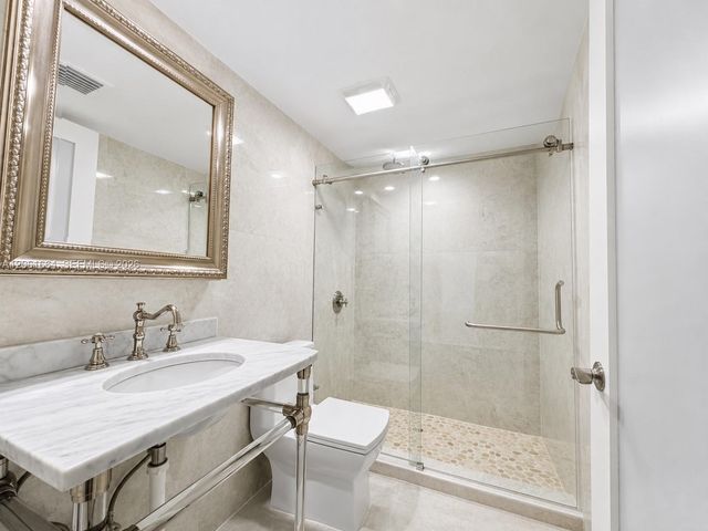 1700 NW N River Dr 805, Miami, FL 33125
