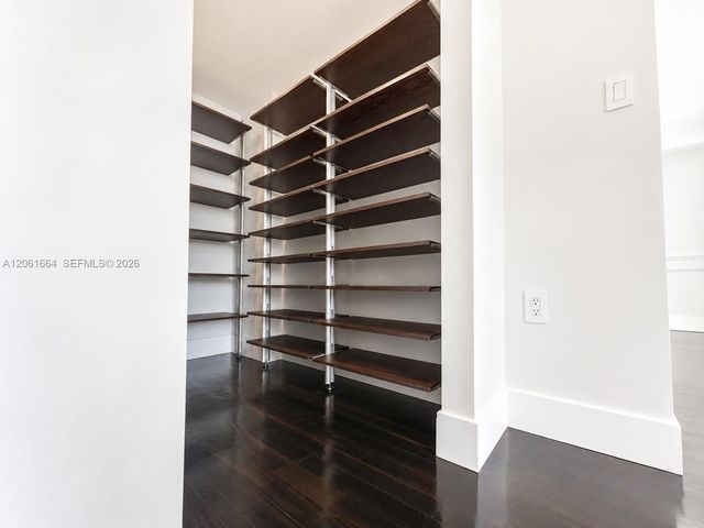 1700 NW N River Dr 805, Miami, FL 33125