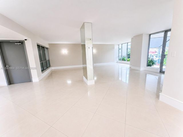 1700 NW N River Dr 805, Miami, FL 33125