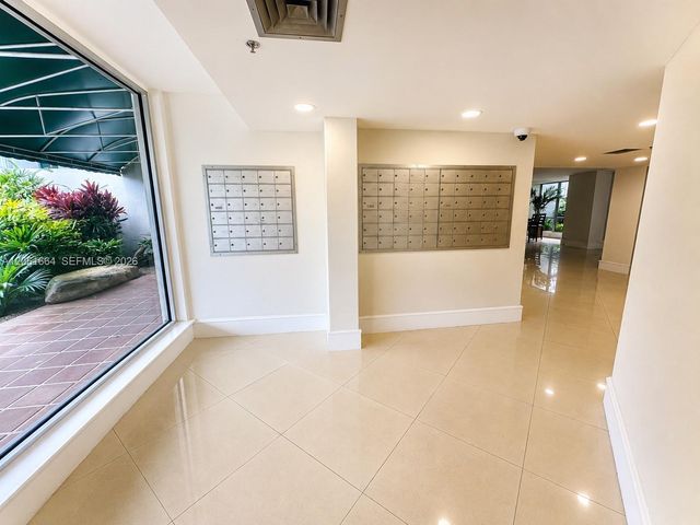 1700 NW N River Dr 805, Miami, FL 33125