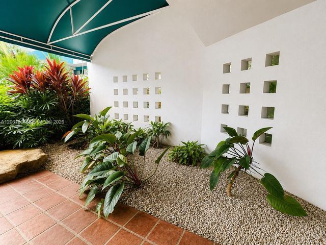 1700 NW N River Dr 805, Miami, FL 33125