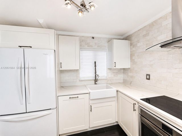 1700 NW N River Dr 805, Miami, FL 33125