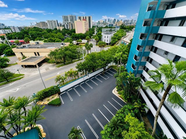 1700 NW N River Dr 805, Miami, FL 33125