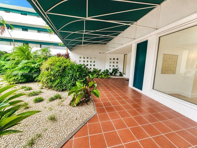 1700 NW N River Dr 805, Miami, FL 33125