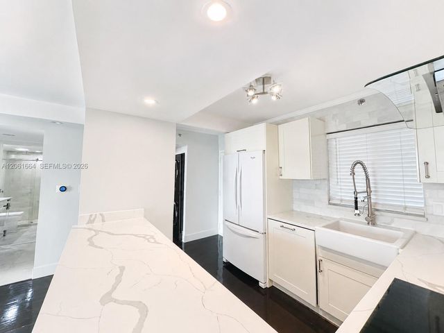 1700 NW N River Dr 805, Miami, FL 33125