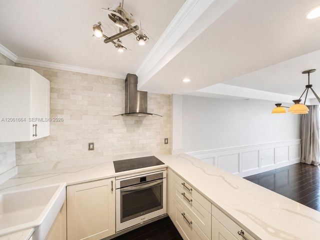 1700 NW N River Dr 805, Miami, FL 33125
