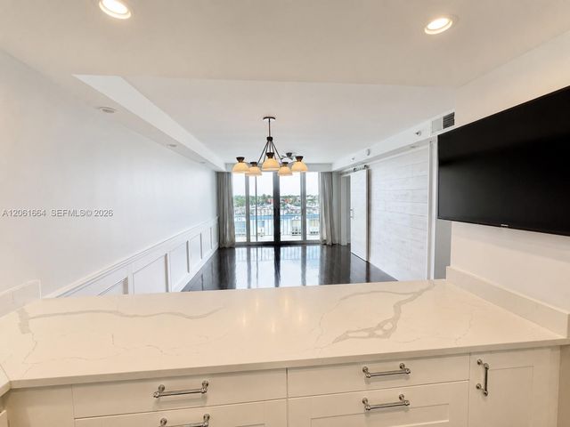 1700 NW N River Dr 805, Miami, FL 33125