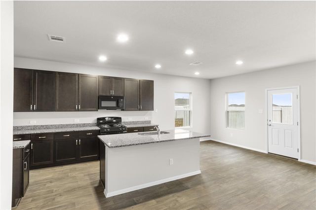 100 Chesterfield DR, Kyle, TX 78640