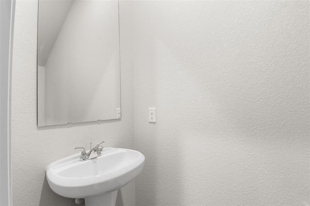100 Chesterfield DR, Kyle, TX 78640