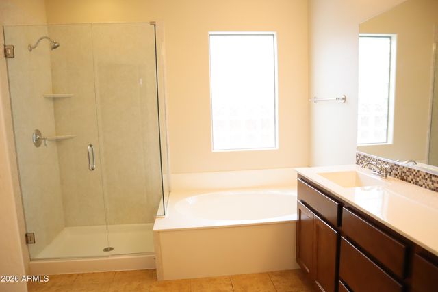 255 E LOCUST Drive, Chandler, AZ 85286